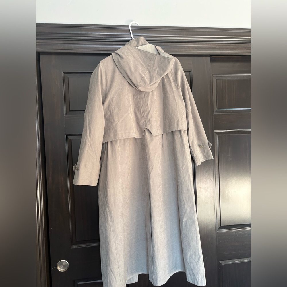 PLAE Classic Tan Trench Coat - Picture 2 of 4